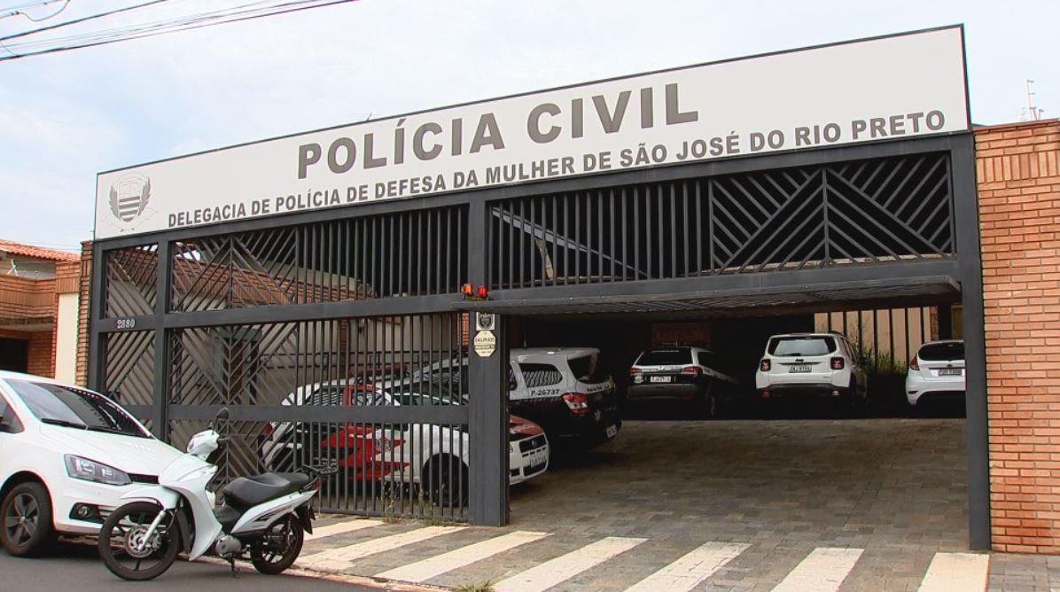 Polícia é chamada em ocorrência de agressão entre casal após marido fazer simpatia com sutiã e cueca em Rio Preto