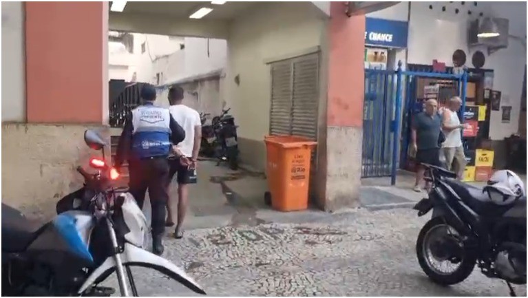 Homem com 29 passagens pela polícia é preso em flagrante por roubo no Largo do Machado