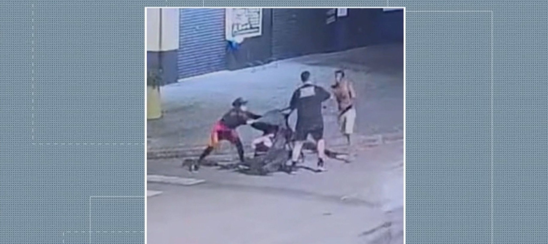 Casal que passeava com bebê no carrinho é agredido com socos na rua por desconhecido em Joinville