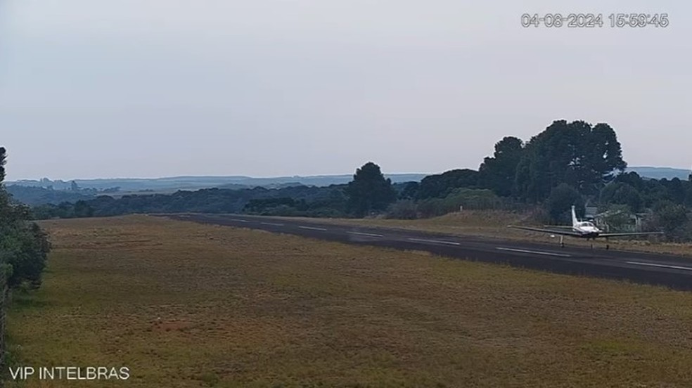 Avião que levava deputada federal de SC faz pouso de emergência — Foto: Reprodução/Grupo RBJ