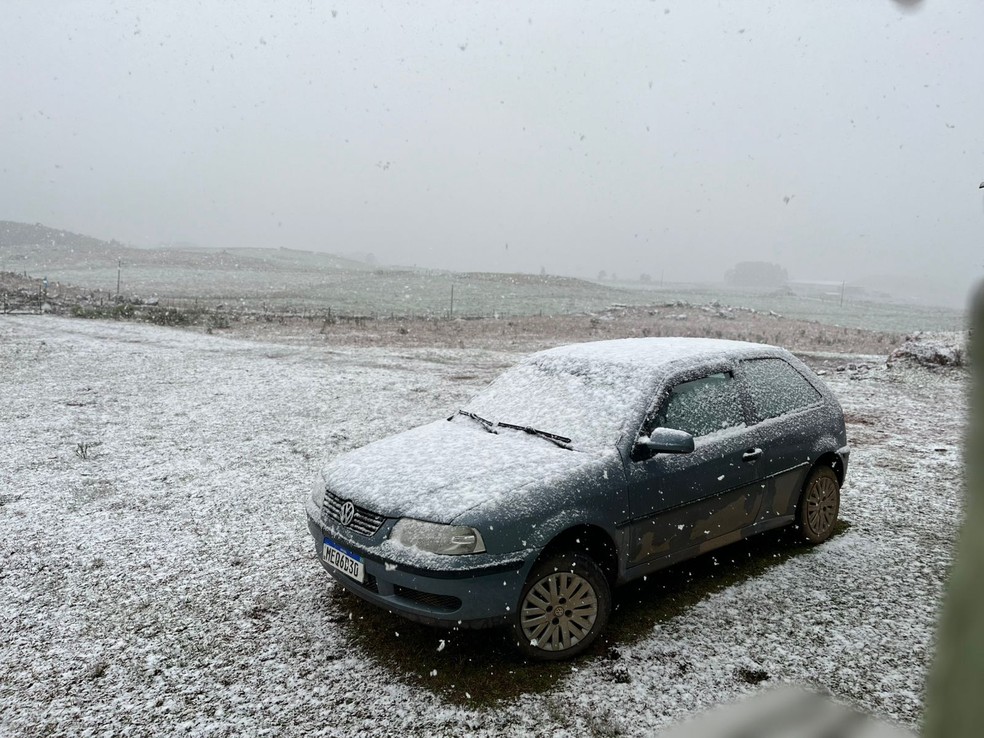 Neve em São José dos Ausentes neste sábado (9) — Foto: Fernanda Farias/Arquivo pessoal