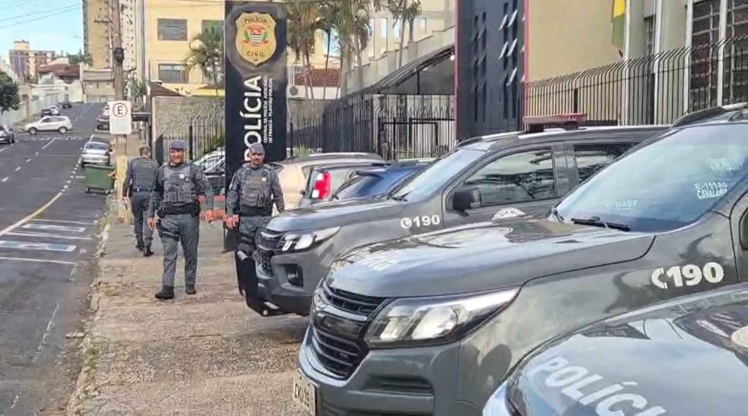 Gaeco e PM cumprem mandados de prisão em operação contra integrantes do PCC em SP e MG