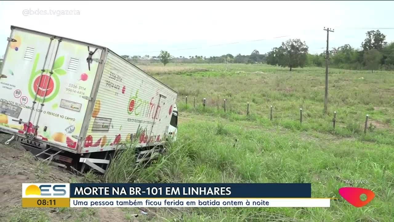 Passageiro de carro morre e motorista fica ferido em acidente com caminhão na BR-101 em Linhares