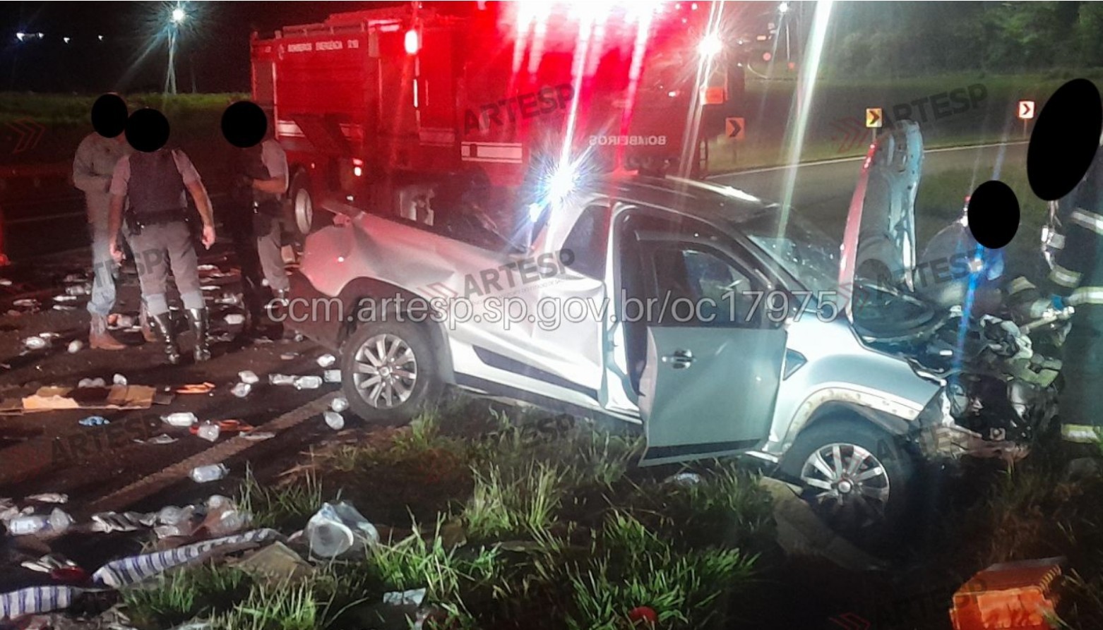 Motorista morre após bater carro em duas carretas em rodovia de Taquaritinga, SP