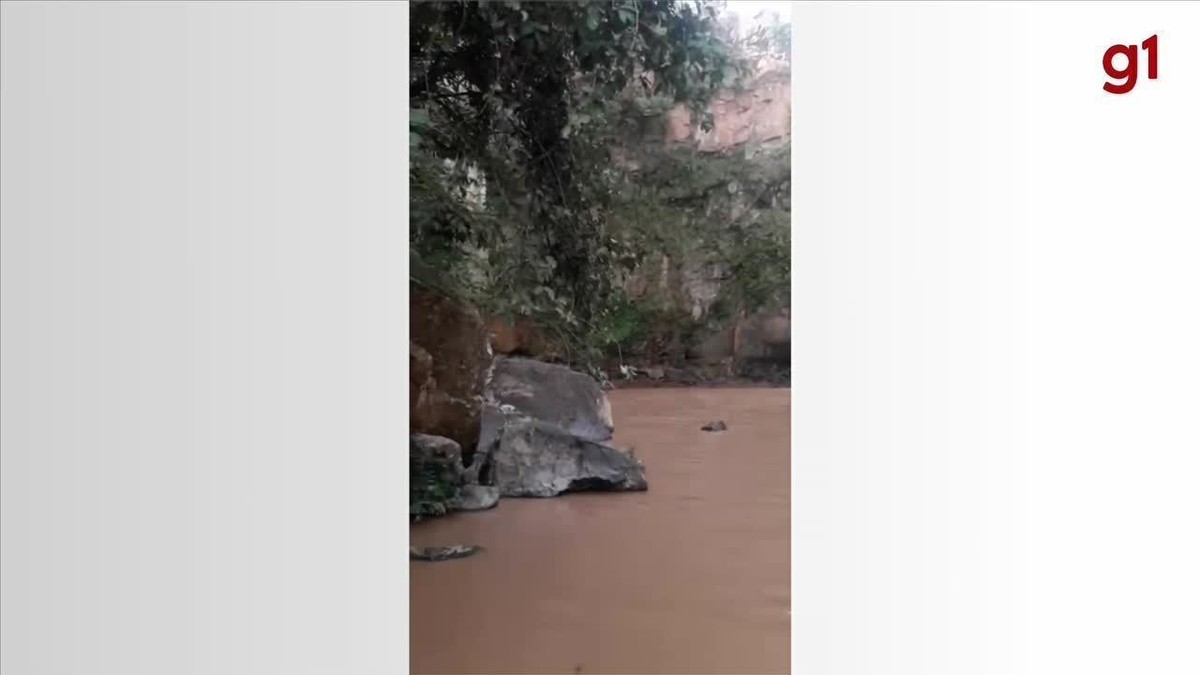 Cachoeira do Portal do Pantanal seca quase por completo devido a falta de chuva em MS 