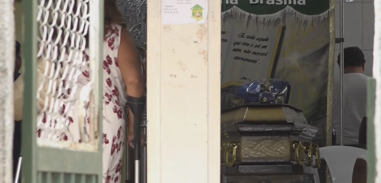 Corpo de mulher arrastada por enxurrada na Bahia é enterrado sob aplausos e forte comoção: 'Estamos sofrendo', lamentou tia