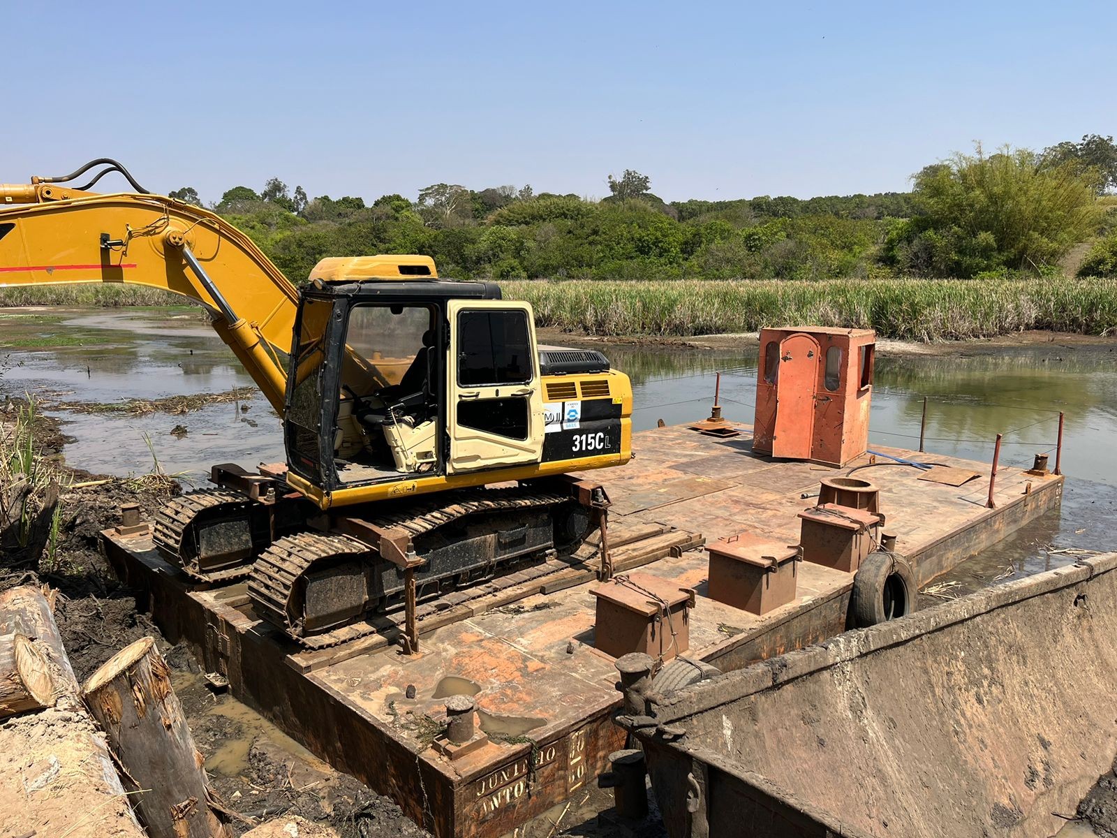 DAEE realiza desassoreamento na lagoa de captação do Rio Batalha em Bauru 