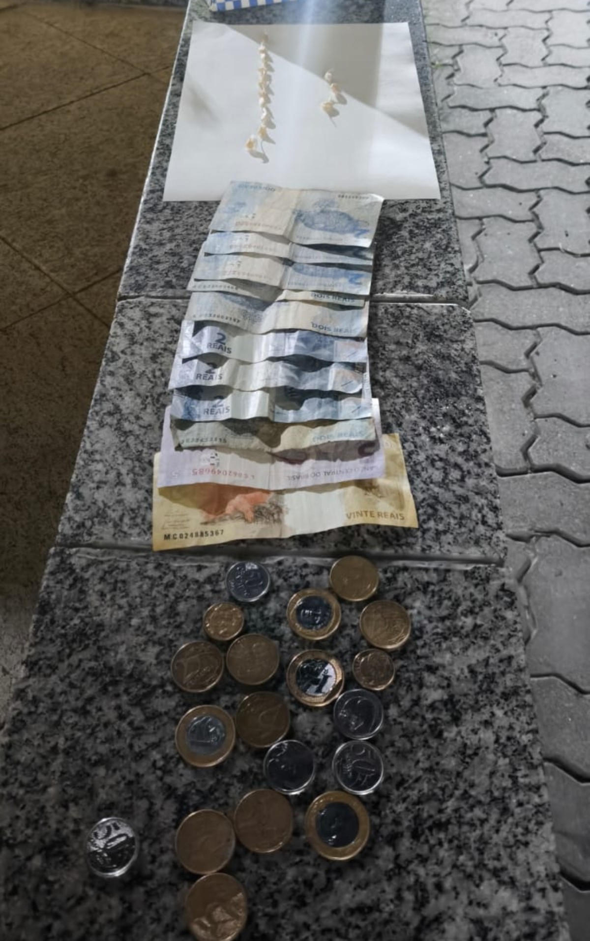 Homem é preso com drogas após tentar subornar policiais militares em Três Rios