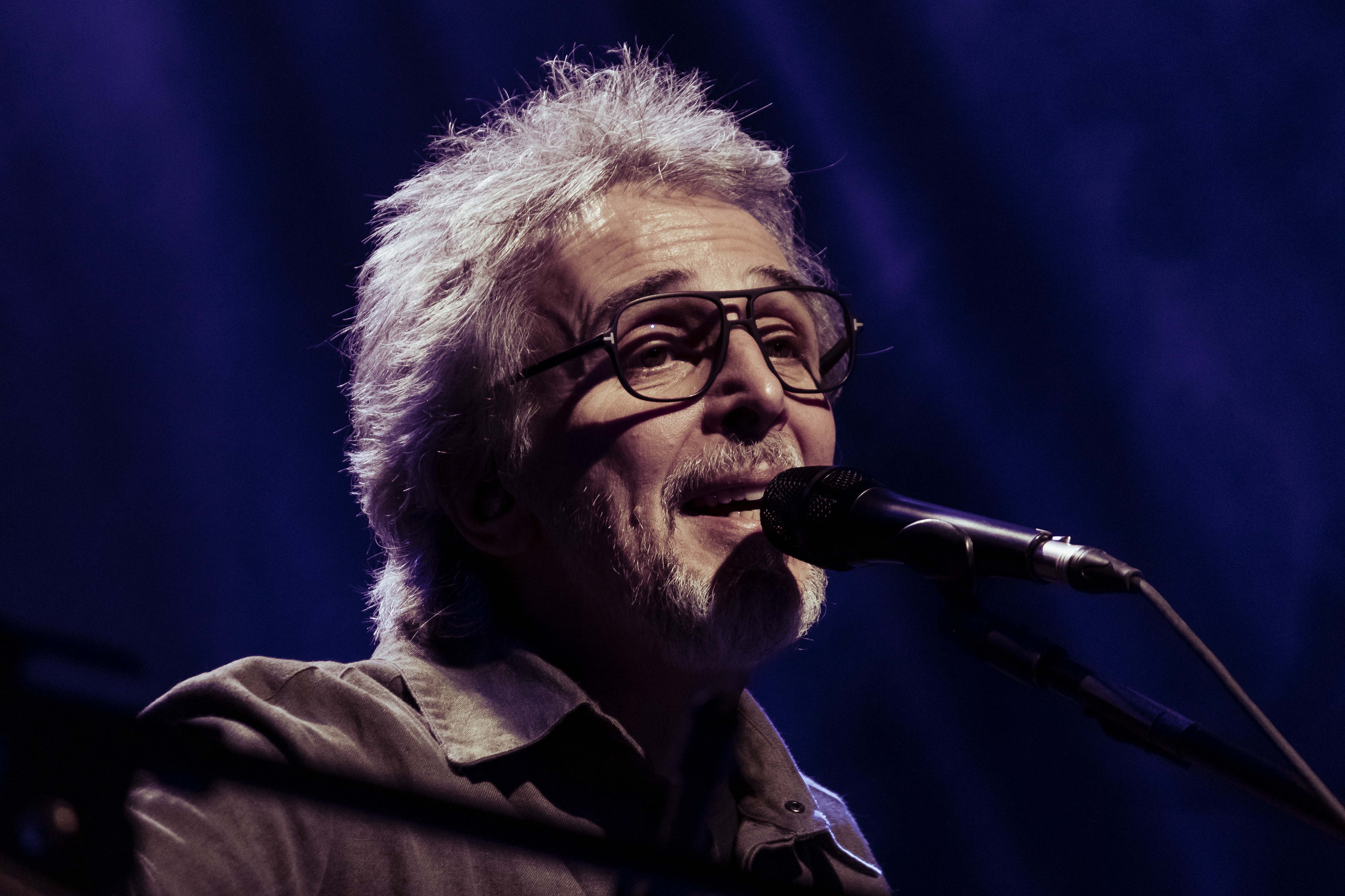 Vitor Ramil é astronauta lírico que vaga entre a lágrima e a métrica da poesia de Leminski no show ‘Mantra concreto’
