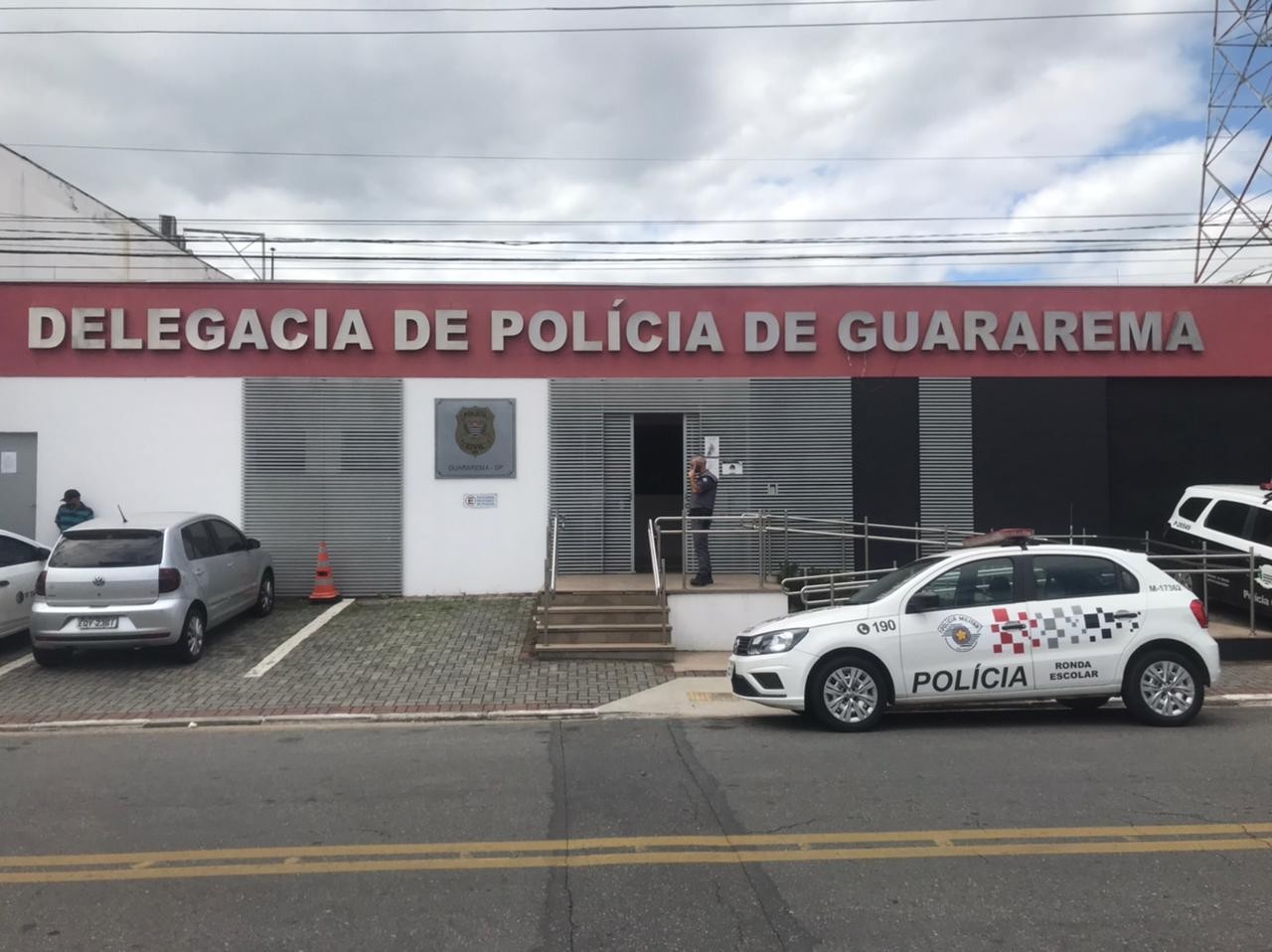 Homem golpeia filho com facão em Guararema