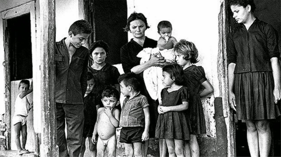 Elizabeth Teixeira passou quase 20 anos na clandestinidade até reencontrar os filhos por intermédio do cineasta Eduardo Coutinho — Foto: Cabra Marcado Para Morrer/Reprodução