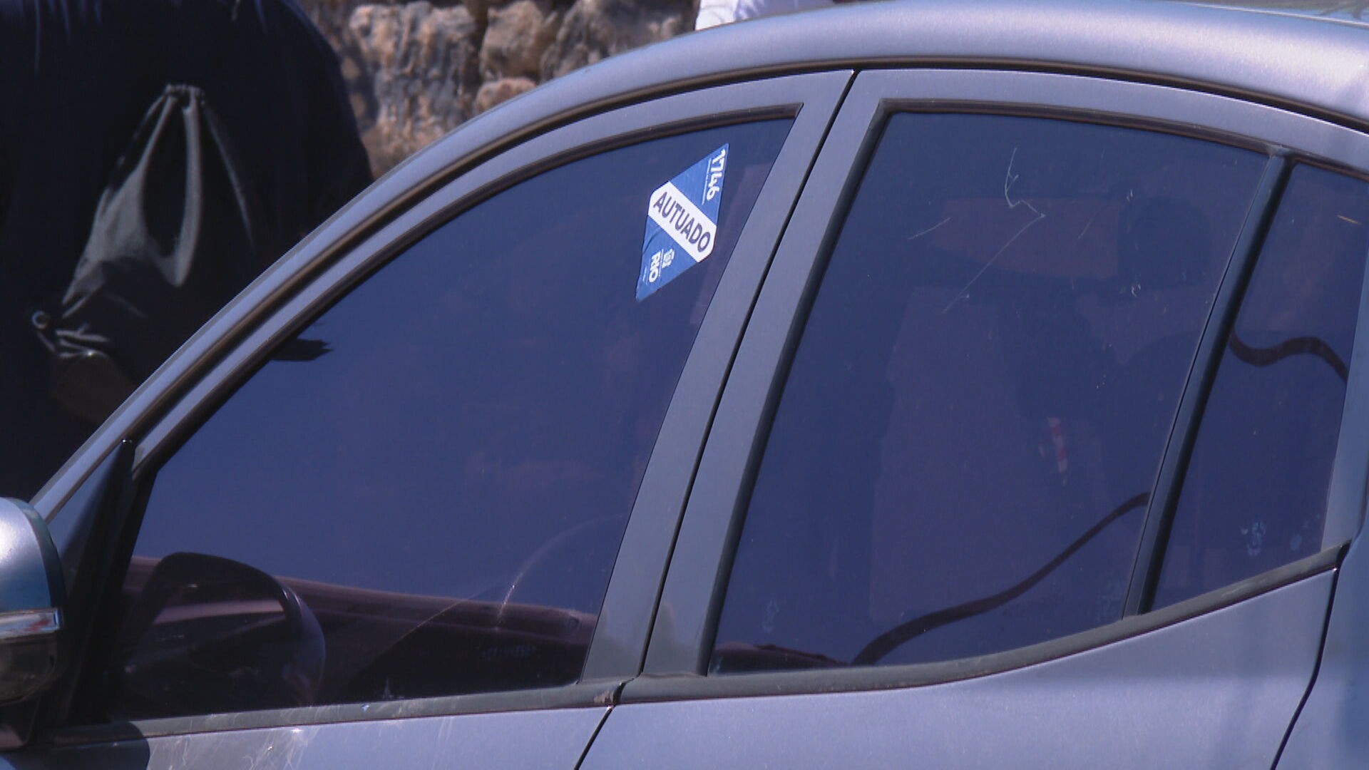 Motoristas denunciam que flanelinhas cobram até R$ 100 para estacionar no Aterro do Flamengo e na Glória