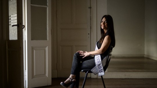 Aos 60 anos, modelo argentina vence concurso de beleza e pode virar candidata ao Miss Universo
