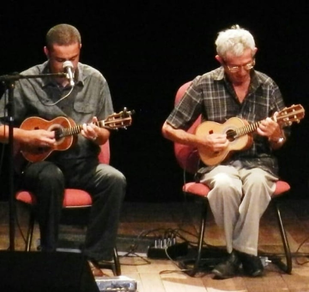 Mestre Duduta e Waguinho Duduta, pai e filho músicos referência em chorinho — Foto: Arquivo Pessoal/Waguinho Duduta