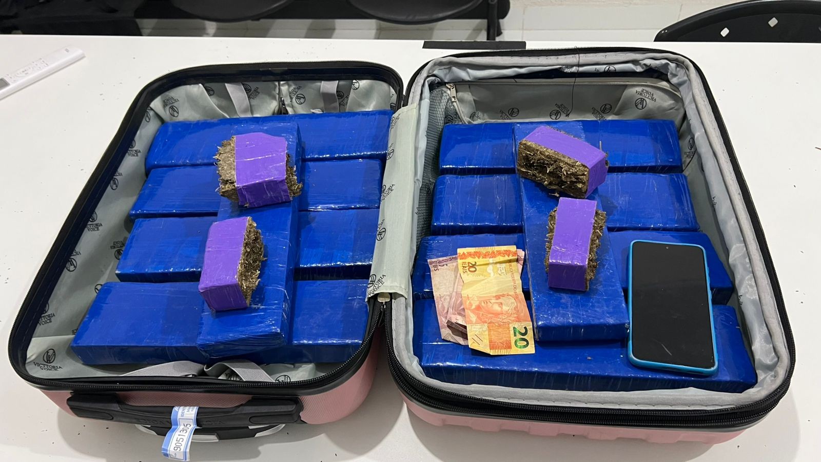 Mulher é presa em flagrante transportando 9 kg de drogas dentro de ônibus em Indiaroba