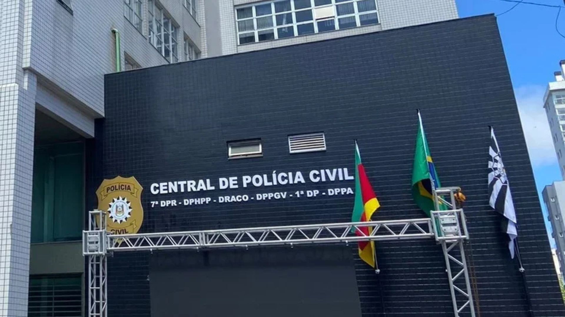 Mãe é presa suspeita de atear fogo em filha de 12 anos; menina está internada com queimaduras graves no RS