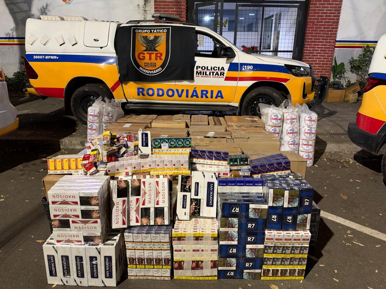 Mais de 23 mil maços de cigarros contrabandeados são apreendidos na BR-458, em Ipatinga
