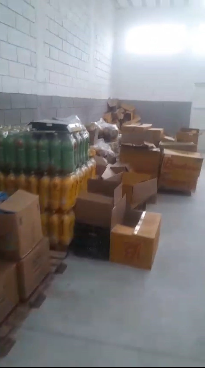 Polícia Militar descobre galpão em Itaquaquecetuba onde alimentos e bebidas tinham data de validade adulterada