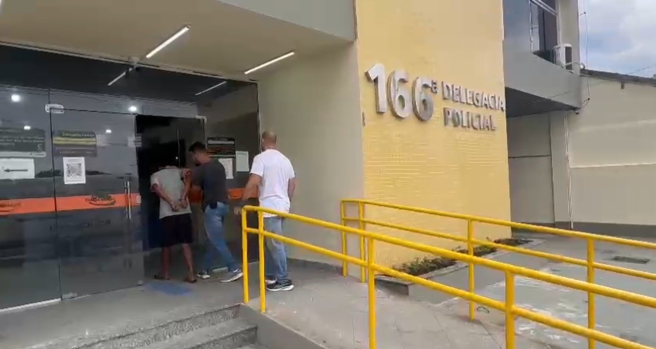 Jovem é preso por matar homem a pauladas dentro de casa em Angra dos Reis 
