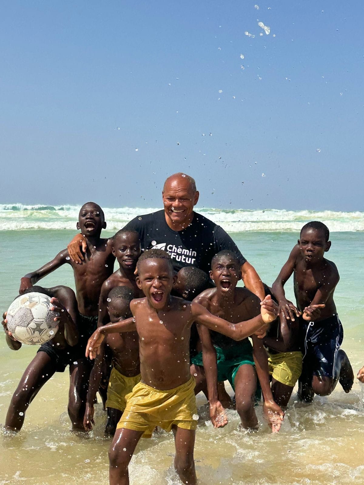 Bombeiro brasileiro vai ao Senegal e funda projeto que acolhe meninos em situação de rua