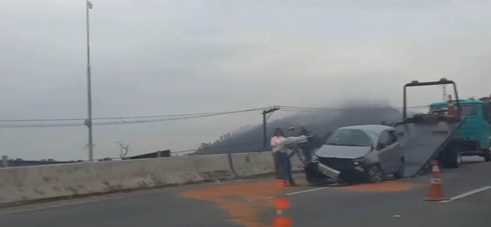Acidente na Mogi-Dutra provoca congestionamento em Mogi das Cruzes