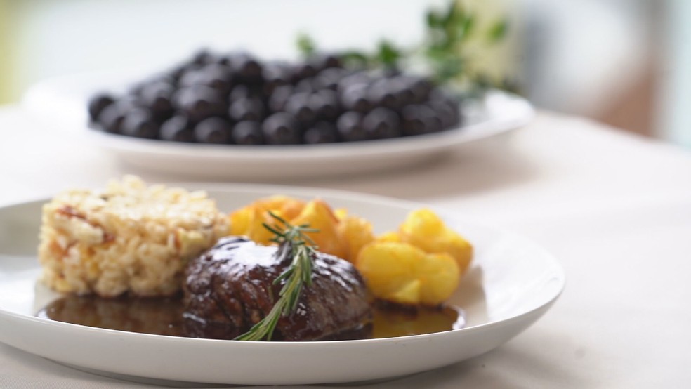 Chimichanga Com Carne à Terra, Feijões E Macro Do Queijo Vertical