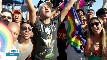 Milhares de fãs se reúnem em Copacabana para ver o show da Madonna
