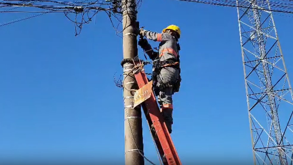 As câmeras estavam instaladas sem autorização em postes de energia e outros espaços públicos — Foto: PM/Divulgação