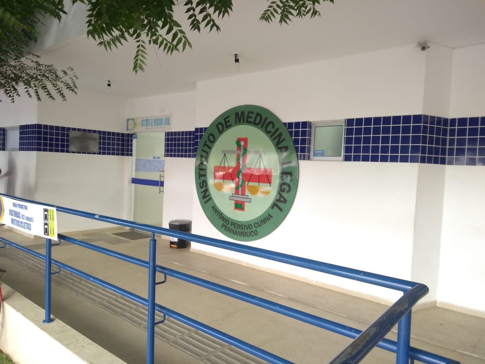 IML Petrolina — Foto: Andréa Meireles / TV Grande Rio 