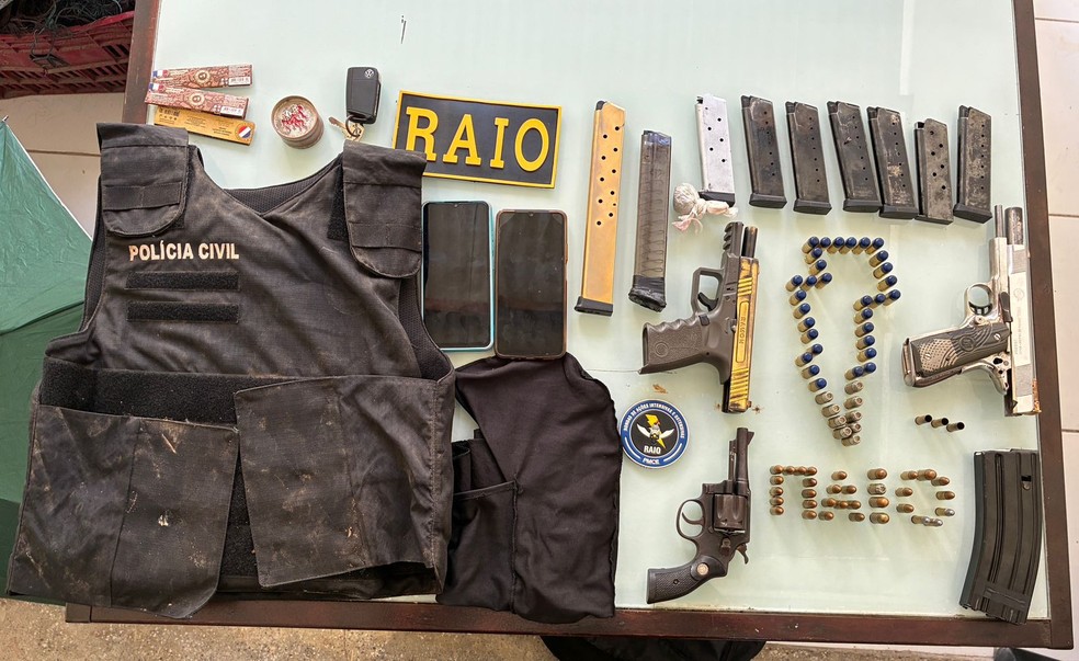 Material apreendido com suspeitos que morreram após confronto com policiais no Ceará. — Foto: PMCE/Reprodução