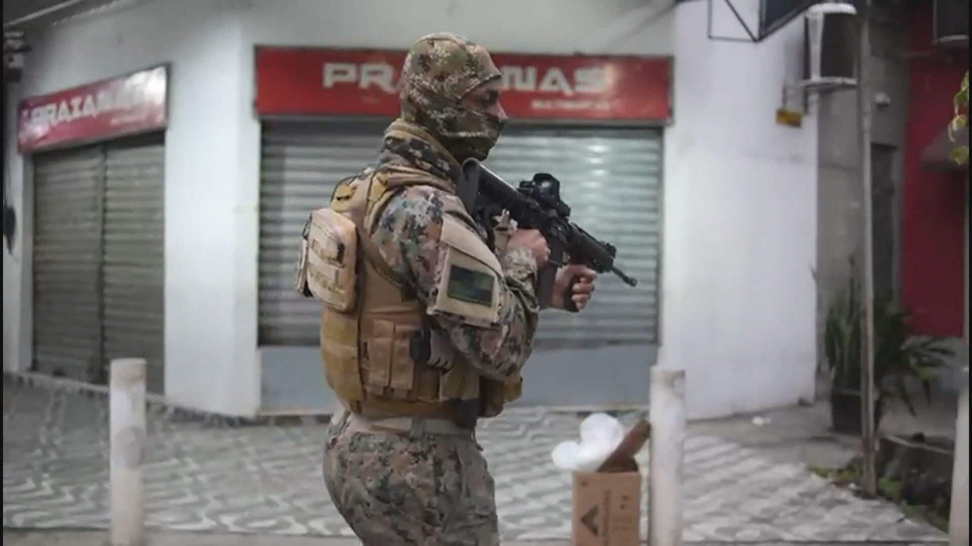 Comando Vermelho amplia ofensiva e tenta controlar zonas Oeste e Sudoeste do Rio, diz subsecretário de polícia