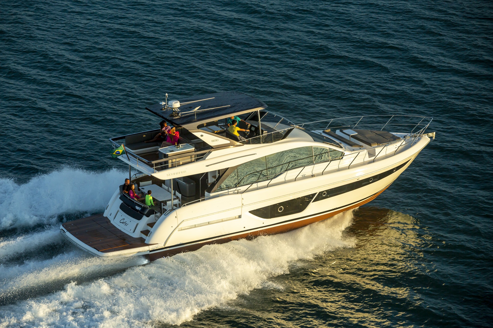Schaefer 600 conquista olhares no Rio Boat Show 2025: sofisticação, inovação e espírito náutico
