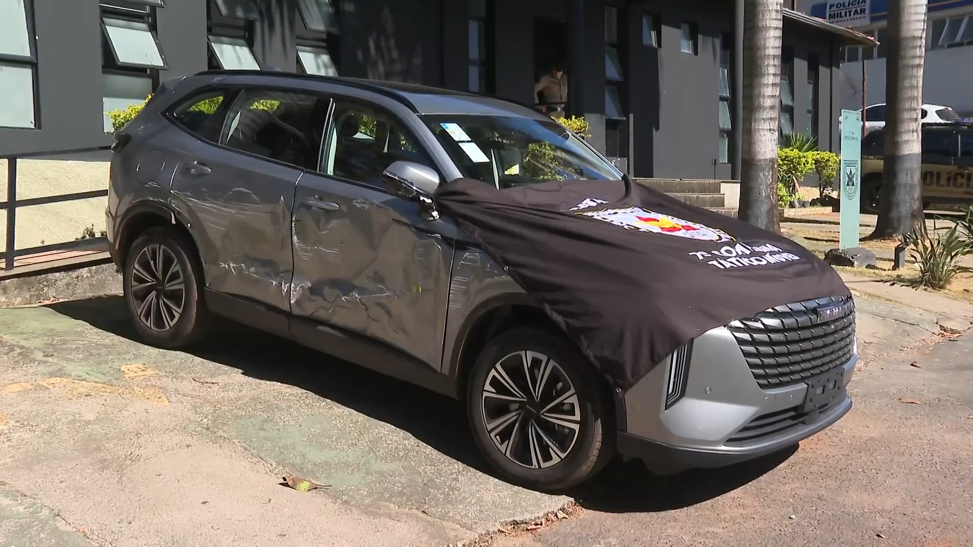 Polícia recupera cinco dos seis carros de luxo furtados em estacionamento de BH; um suspeito é preso