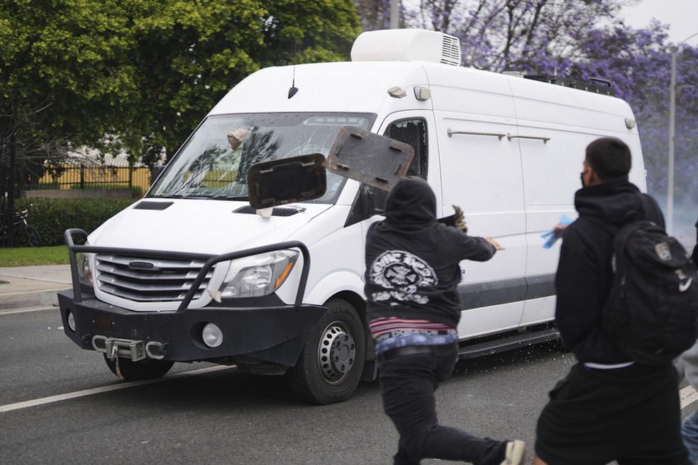 Protestos em Los Angeles — Foto: Associated Press