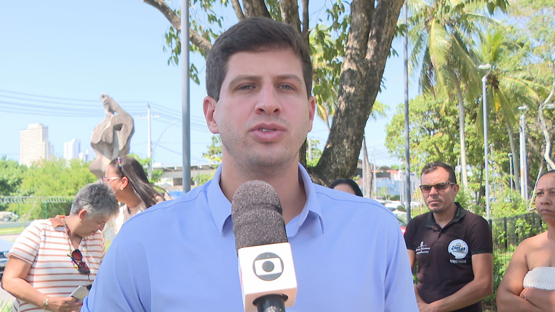 João Campos promete zerar IPVA para motoristas de aplicativo e ampliar pontos de apoio