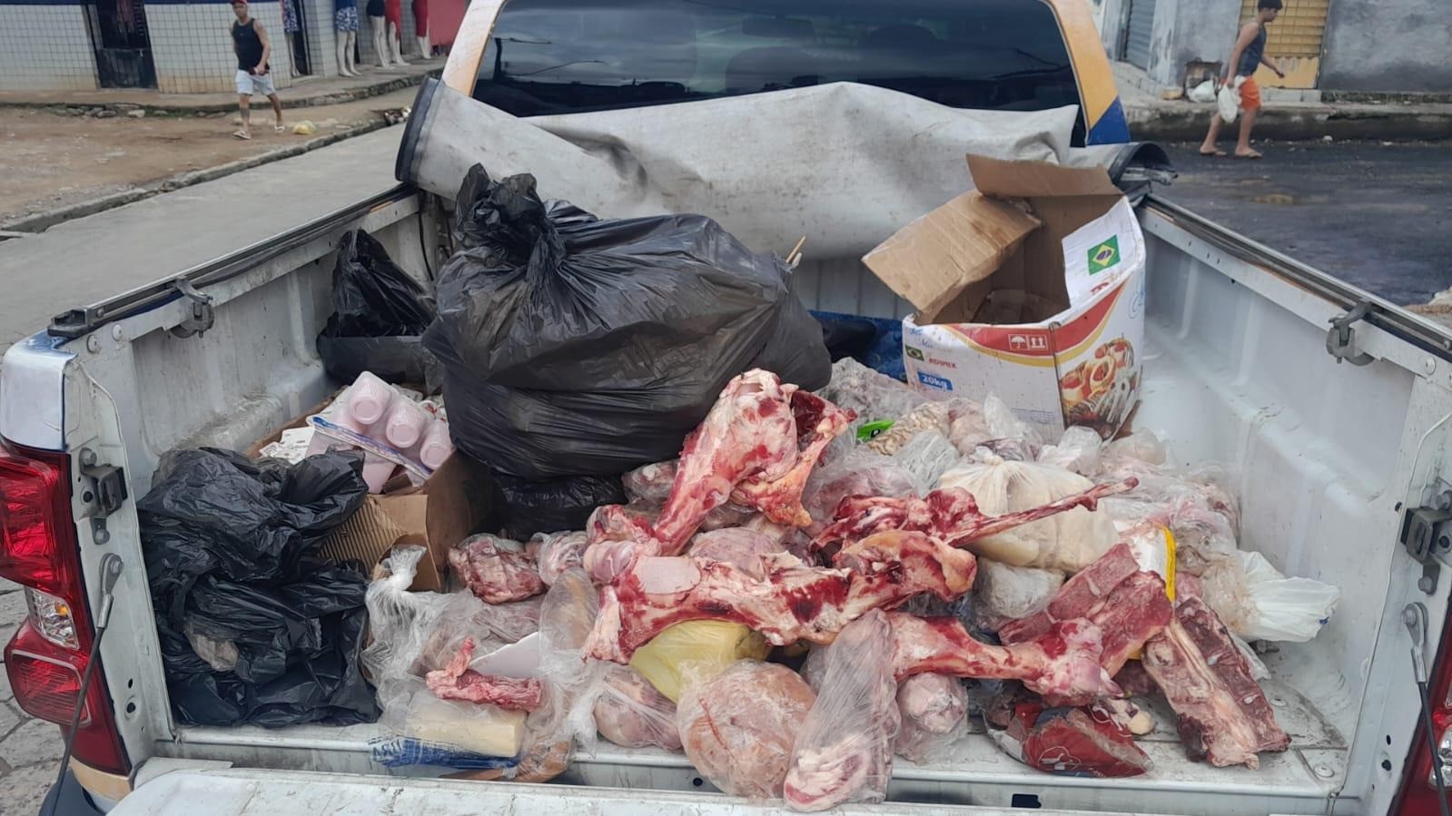 Fiscalização apreende 350 kg de alimentos estragados em Maceió