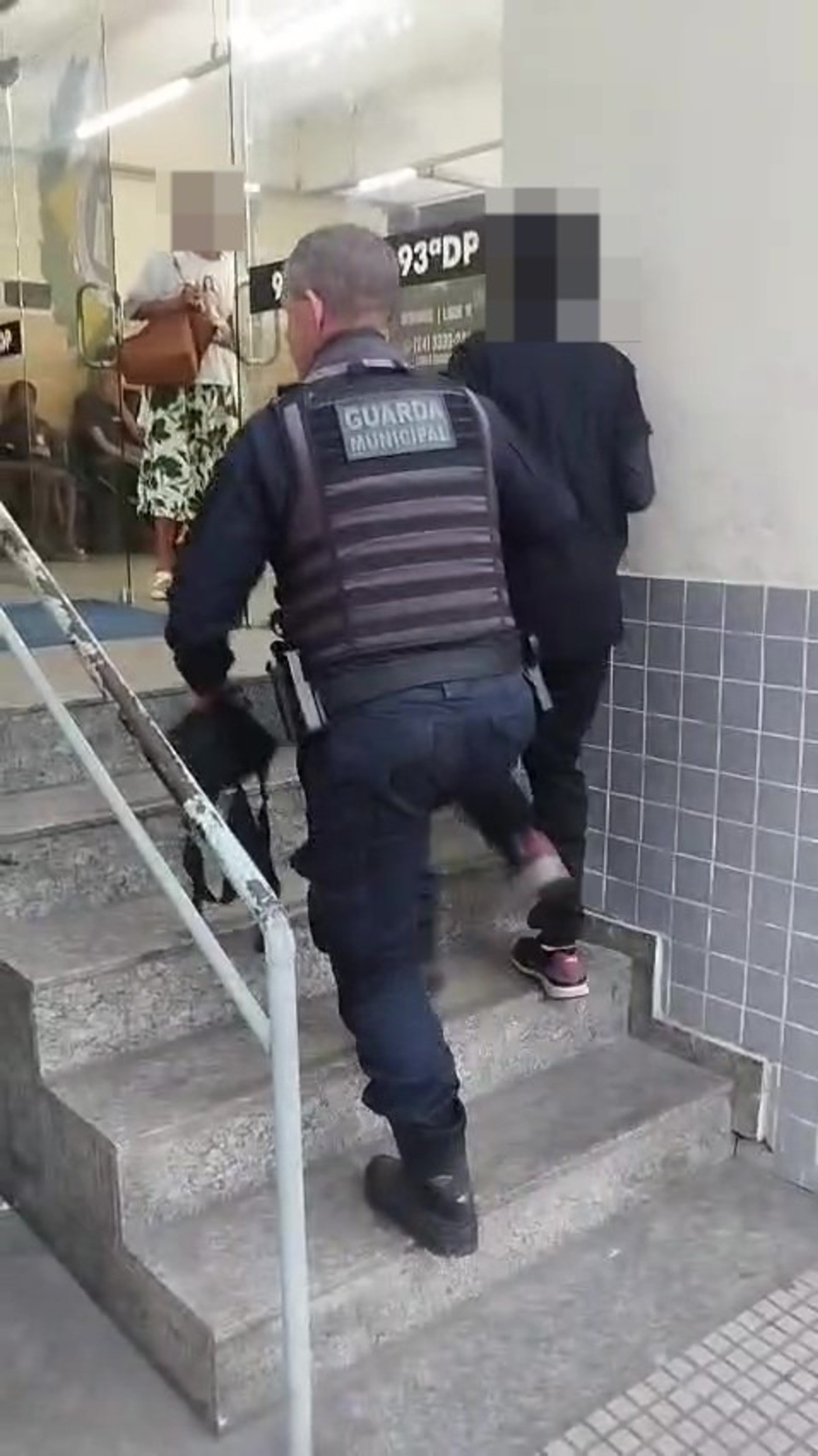 Homem sem habilitação é flagrado transportando passageiro em Volta Redonda