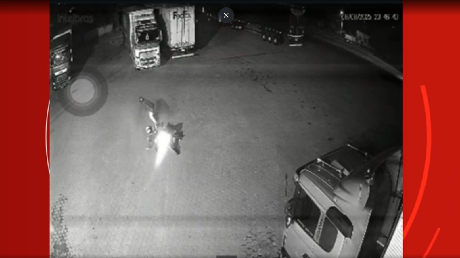 Vídeo mostra homens caindo de moto enquanto fugiam da PM em Buenópolis