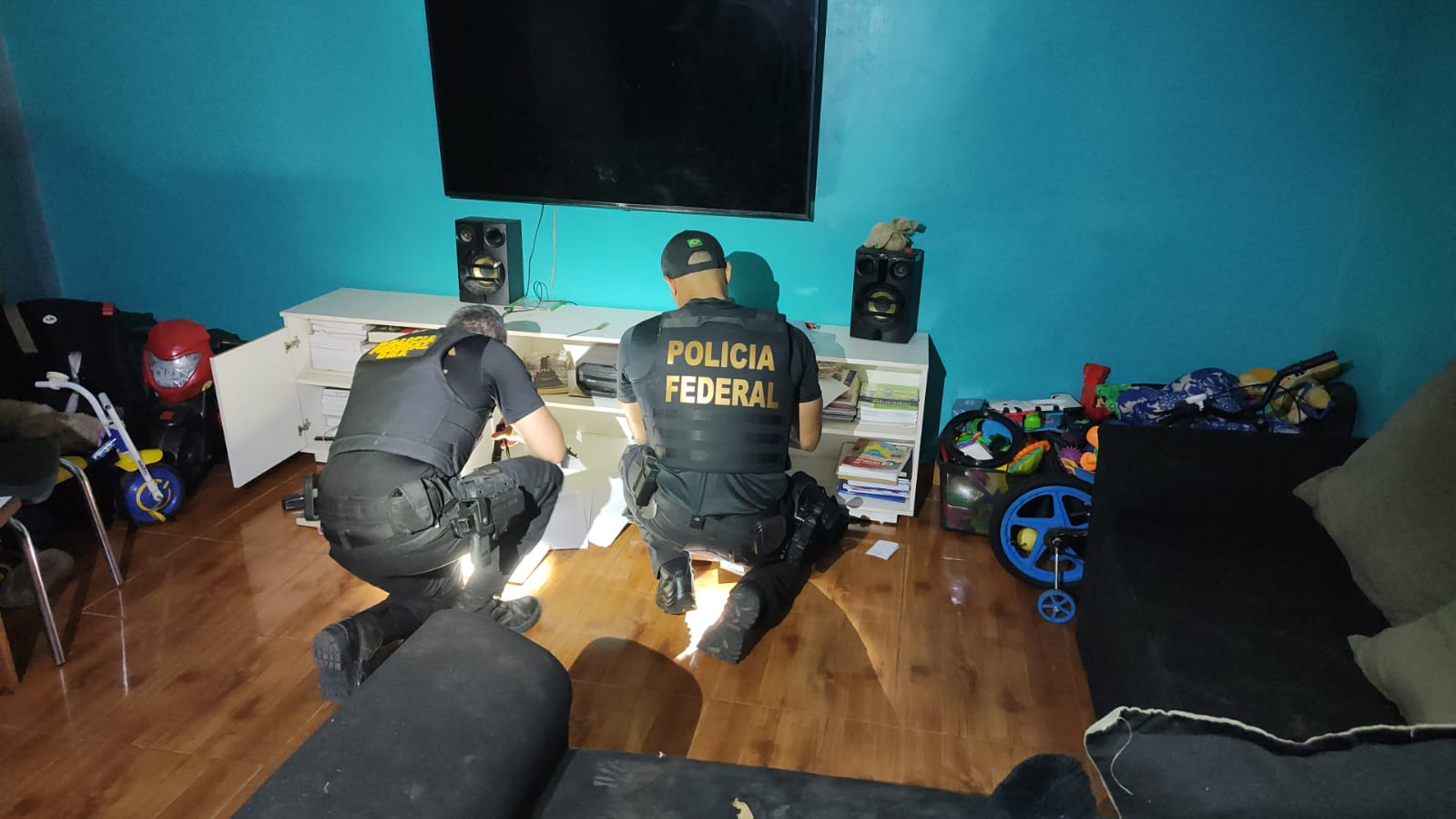 PF desarticula esquema que vendia bens apreendidos envolvendo delegado e secretário no AM