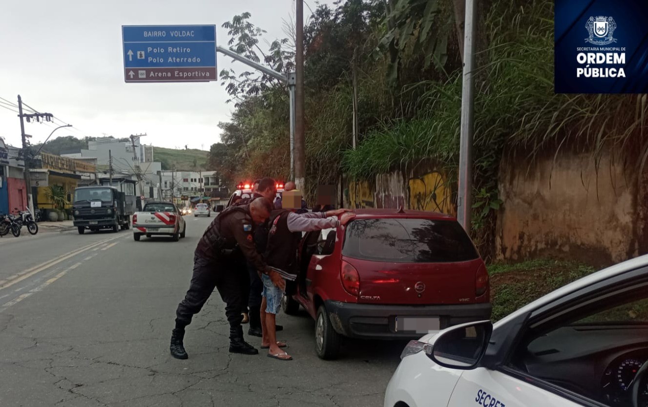 Motorista embriagado é preso por fazer manobras perigosas em Volta Redonda