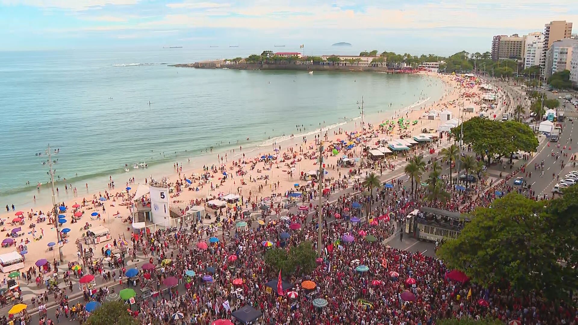 Manifestantes protestam contra o PL da dosimetria em Copacabana