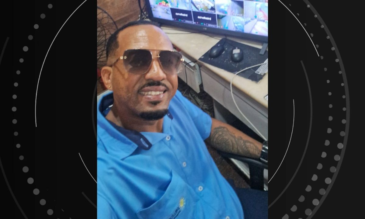 Segurança morre após batida entre motocicleta e ônibus em Salvador e família denuncia demora em atendimento; situação é apurada 