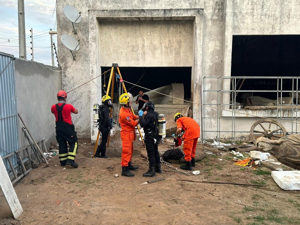 Quatro corpos são encontrados dentro de poço em Arapiraca, AL — Foto: Ragi Torres/TV Gazeta