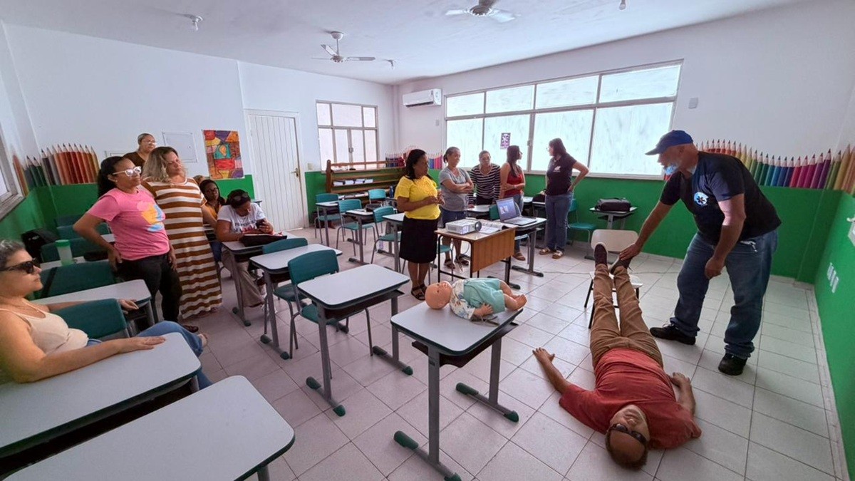 Profissionais da educação de Carapebus recebem treinamento para agir em emergências nas escolas