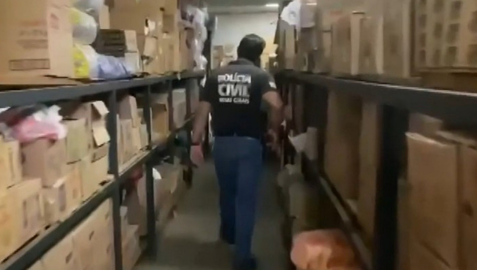 Polícia apreende mais de 100 garrafas de bebidas falsificadas em supermercado de Bom Jesus da Penha