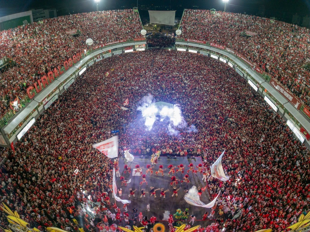 ‘Pirão de gente’ toma o Sambódromo de Manaus na festa do 33º título do Garantido