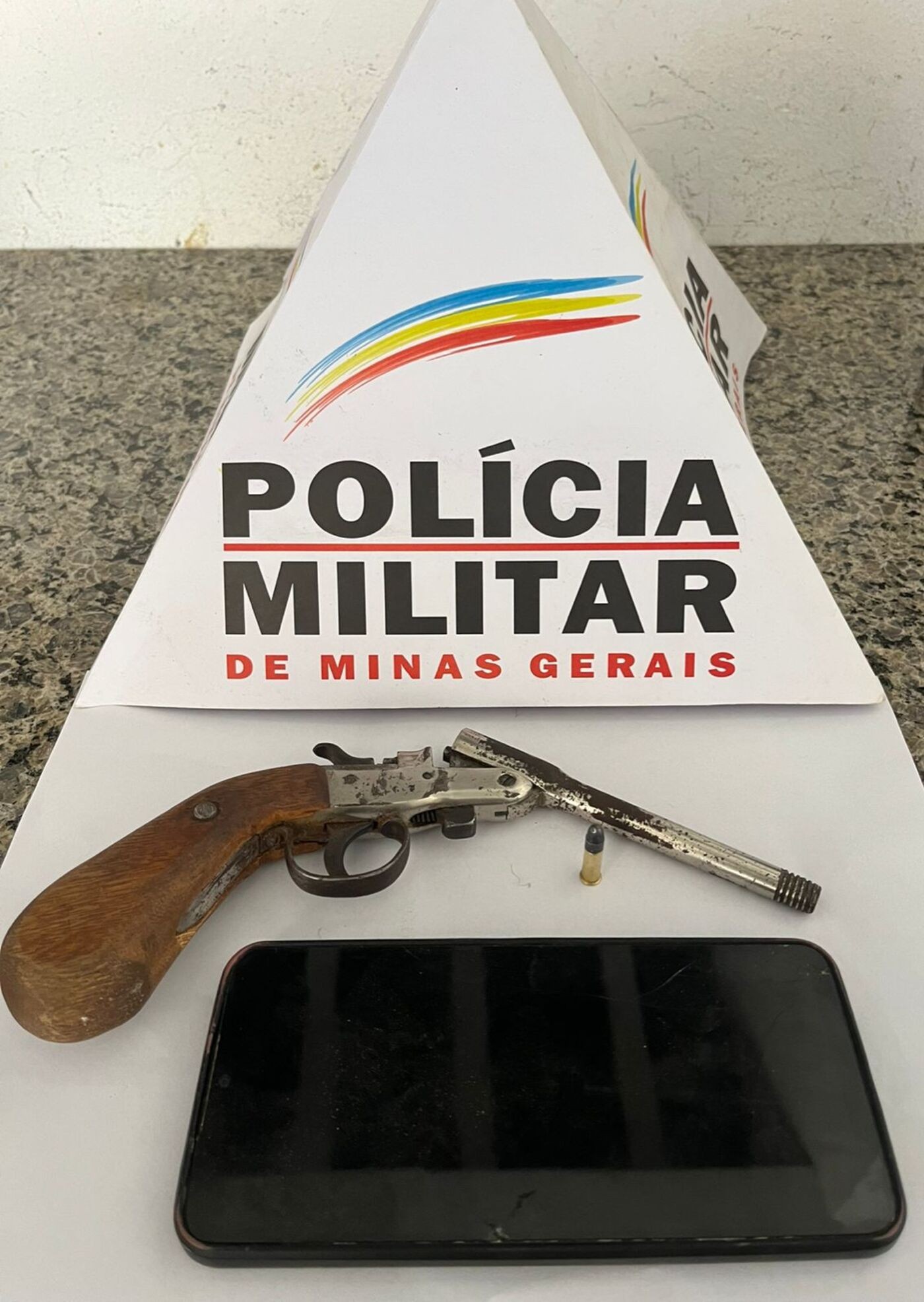 Menor de 17 anos é apreendido após invadir escola onde a ex estuda para agredi-la