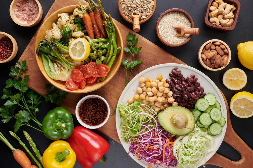 Uma alimentação saudável é fundamental para o controle da pressão. — Foto: Freepik