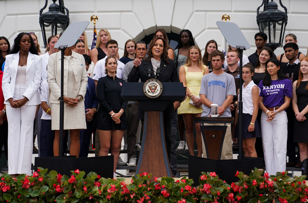 Vice-presidente Kamala Harris fala na Casa Branca em 22 de julho de 2024 — Foto: Nathan Howard/Reuters