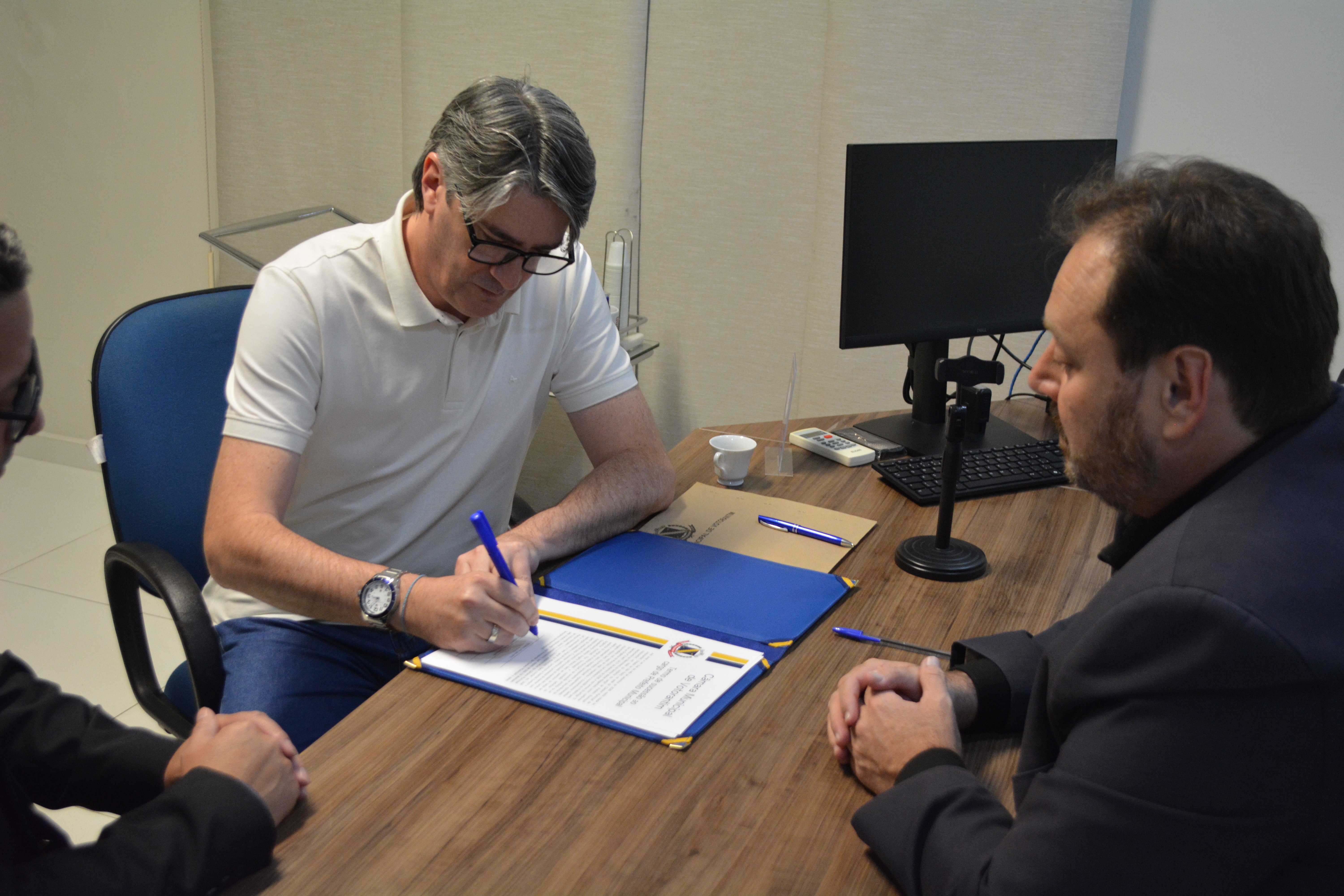Rogério Pécora é formalizado novo prefeito de Votorantim